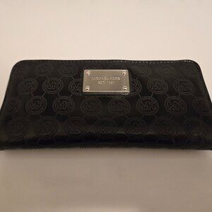 Michael Kors Jet Set Large Zip-Around Continental Wallet